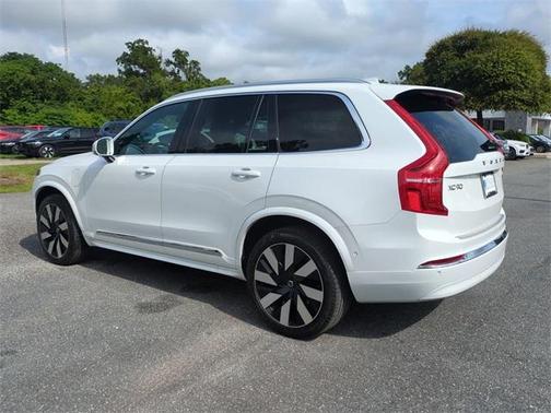 2023 Volvo XC90 Recharge Plug-In Hybrid T8 Ultimate Bright Theme 7-Seater