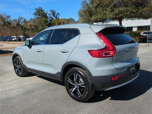 2025 Volvo XC40 B5 Core Bright Theme