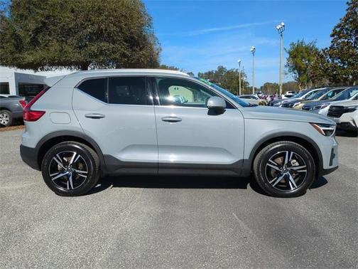 2025 Volvo XC40 B5 Core Bright Theme