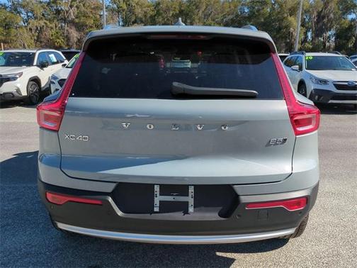 2025 Volvo XC40 B5 Core Bright Theme