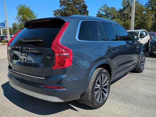 2022 Volvo XC90 T5 Momentum 7 Passenger