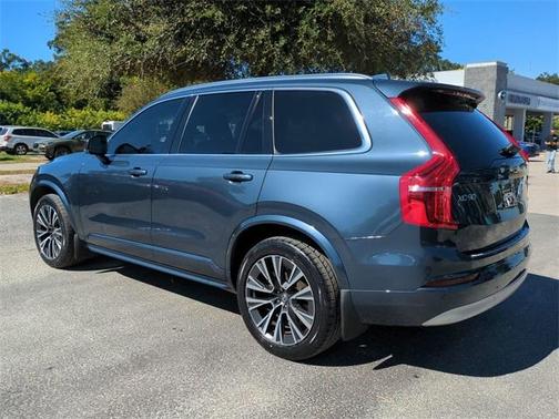 2022 Volvo XC90 T5 Momentum 7 Passenger
