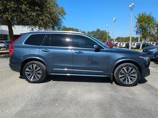 2022 Volvo XC90 T5 Momentum 7 Passenger