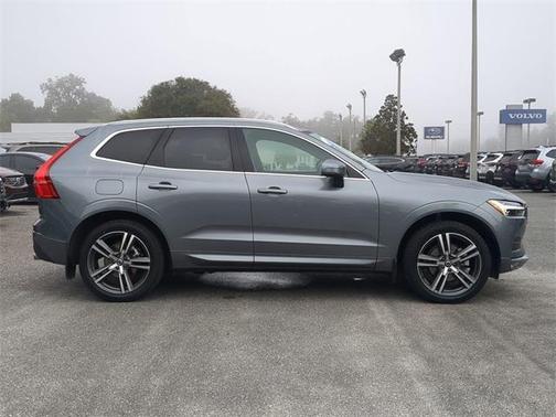 2021 Volvo XC60 T5 Momentum