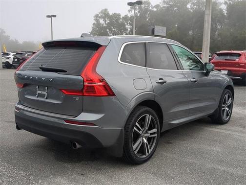 2021 Volvo XC60 T5 Momentum