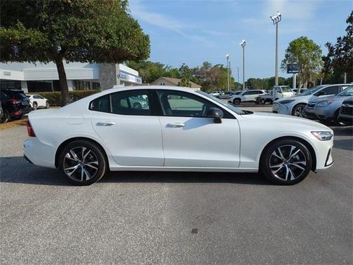 2024 Volvo S60 B5 Core Dark Theme