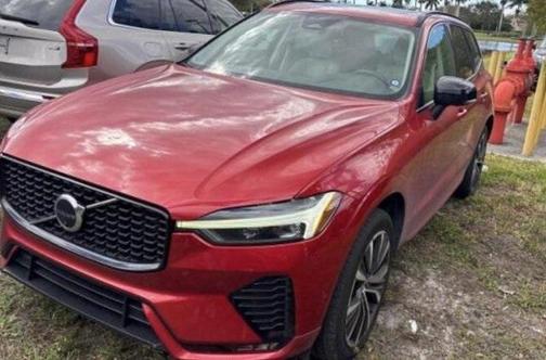 2023 Volvo XC60 B5 Plus Dark Theme