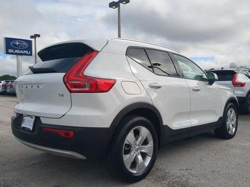 2020 Volvo XC40 T4 Momentum
