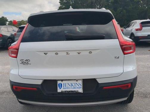 2020 Volvo XC40 T4 Momentum