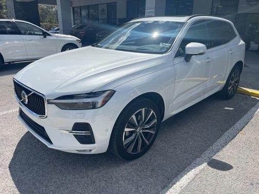 2022 Volvo XC60 B5 Momentum