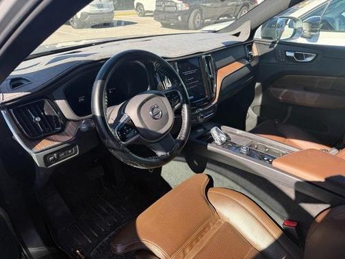 2022 Volvo XC60 Recharge Plug-In Hybrid T8 Inscription