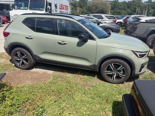 Green 2024 Volvo XC40 B5 Core