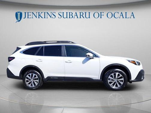 Crystal White Pearl 2022 Subaru Outback Premium
