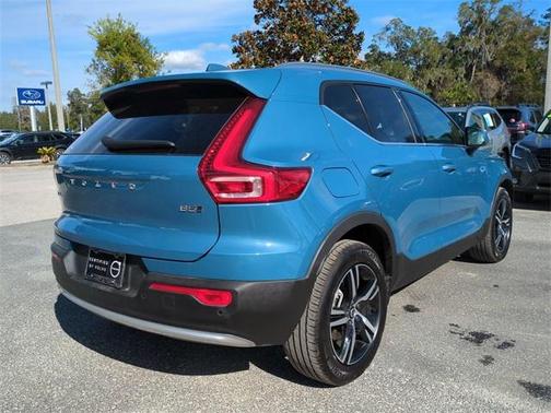 2025 Volvo XC40 B5 Core Bright Theme