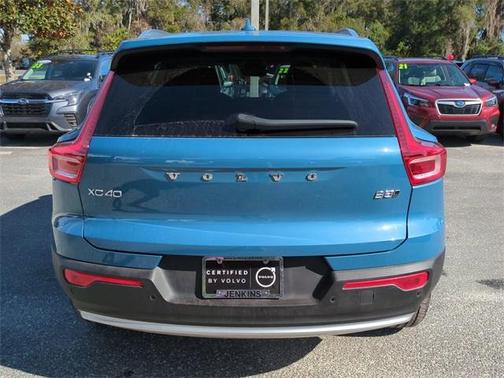 2025 Volvo XC40 B5 Core Bright Theme