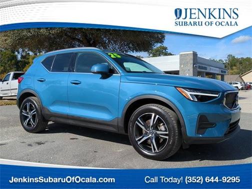 2025 Volvo XC40 B5 Core Bright Theme