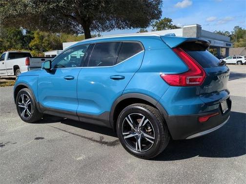 2025 Volvo XC40 B5 Core Bright Theme