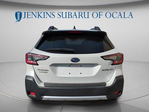 Crystal White Pearl 2023 Subaru Outback Limited