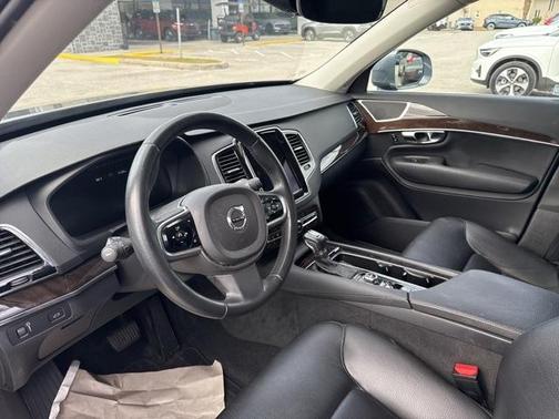 2017 Volvo XC90 T5 Momentum