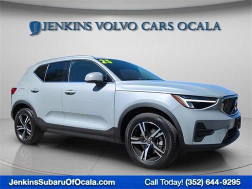 2025 Volvo XC40 B5 Core Bright Theme