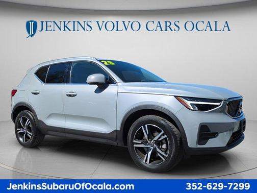 Metallic 2025 Volvo XC40 B5 Core Bright Theme