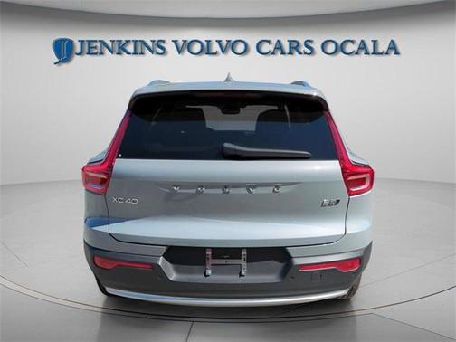 2025 Volvo XC40 B5 Core Bright Theme