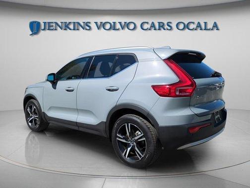 2025 Volvo XC40 B5 Core Bright Theme