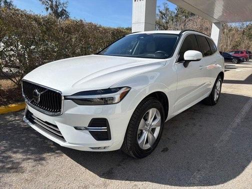 2022 Volvo XC60 B5 Momentum