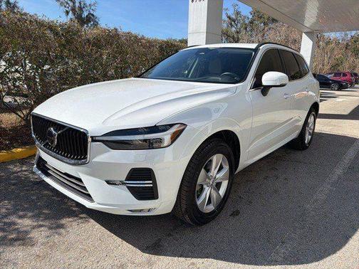 2022 Volvo XC60 B5 Momentum