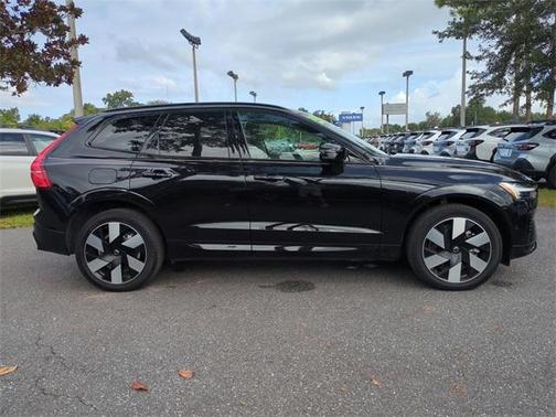 2025 Volvo XC60 Plug-In Hybrid T8 Plus