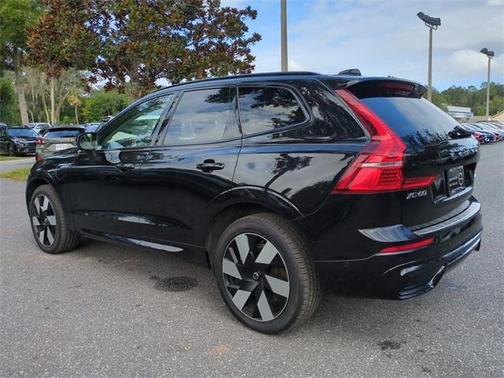 2025 Volvo XC60 Plug-In Hybrid T8 Plus