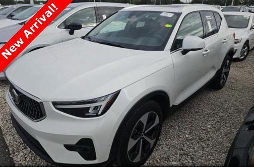 2025 Volvo XC40 B5 Plus Bright Theme