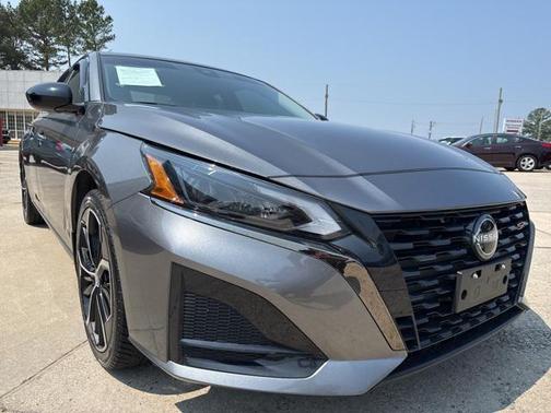 2023 Nissan Altima SR FWD