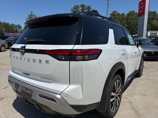 2025 Nissan Pathfinder Platinum FWD