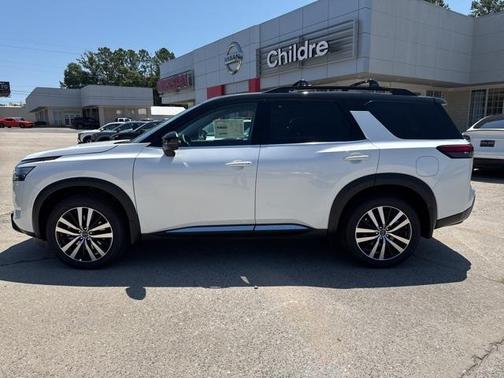 2025 Nissan Pathfinder Platinum FWD