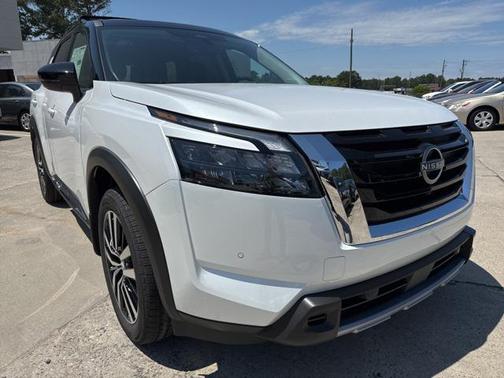 2025 Nissan Pathfinder Platinum FWD