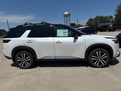 2025 Nissan Pathfinder Platinum FWD