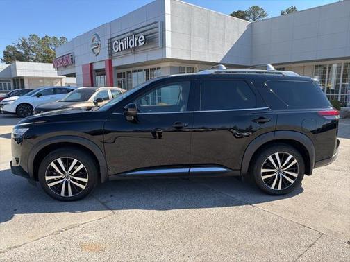 2024 Nissan Pathfinder Platinum FWD