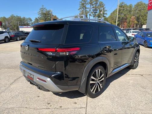 2024 Nissan Pathfinder Platinum FWD