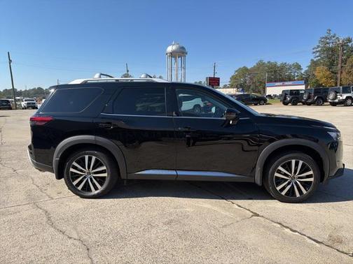 2024 Nissan Pathfinder Platinum FWD