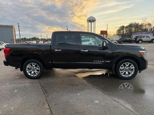 2020 Nissan Titan SV