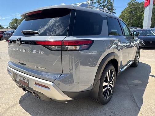 2025 Nissan Pathfinder Platinum FWD