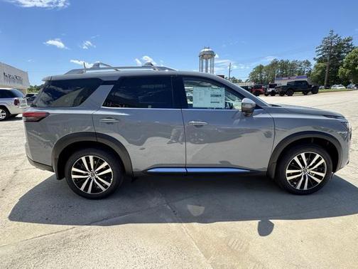 2025 Nissan Pathfinder Platinum FWD
