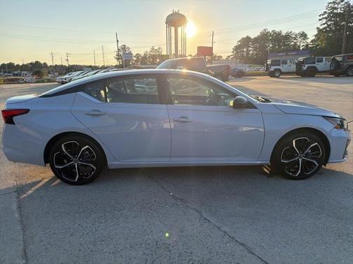 2024 Nissan Altima SR FWD