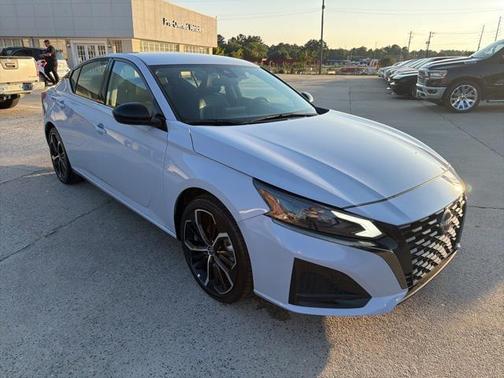 2024 Nissan Altima SR FWD