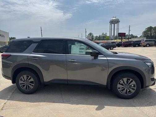 2025 Nissan Pathfinder S FWD
