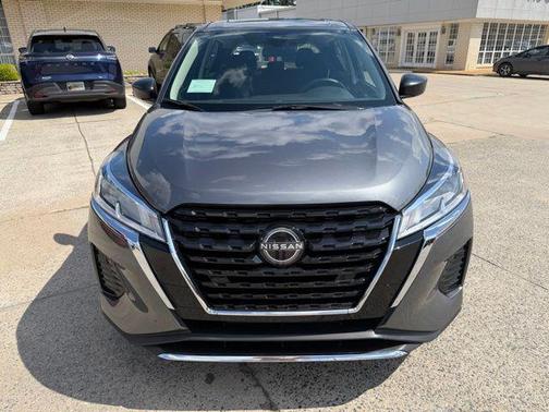 Gun Metallic 2025 Nissan Kicks S