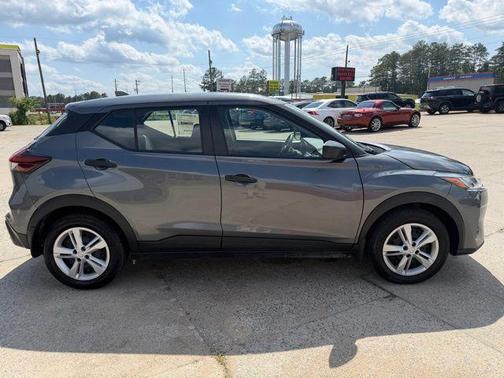 Gun Metallic 2025 Nissan Kicks S