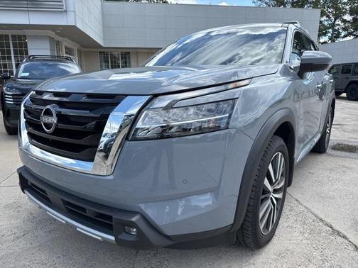 2022 Nissan Pathfinder Platinum 4WD