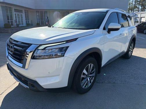 2023 Nissan Pathfinder SL 4WD